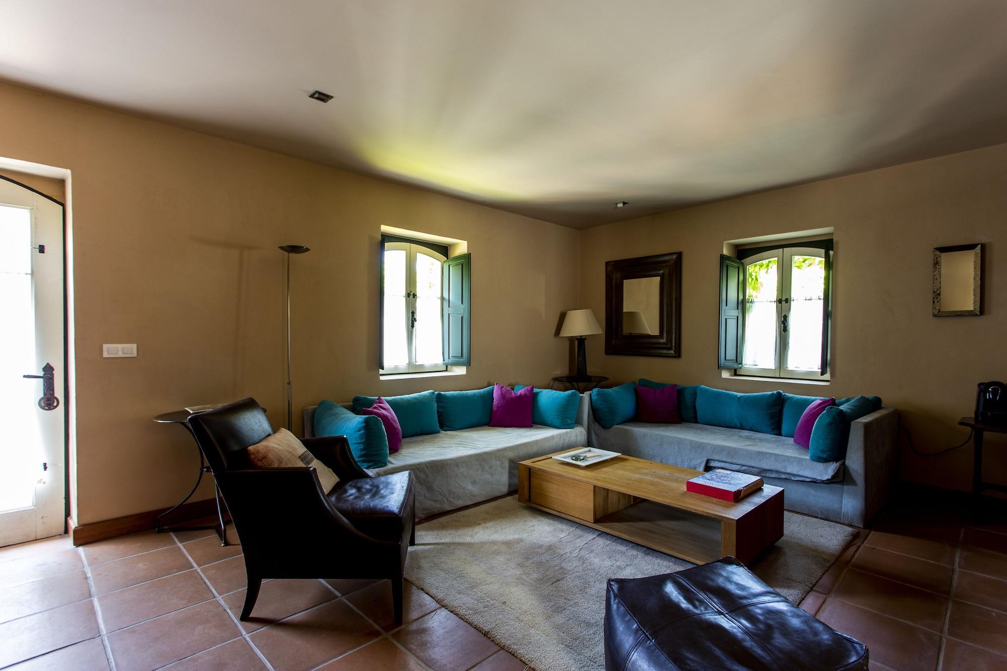 Hacienda Zorita Wine Hotel & Spa Valverdón Extérieur photo The living room of a villa at the resort