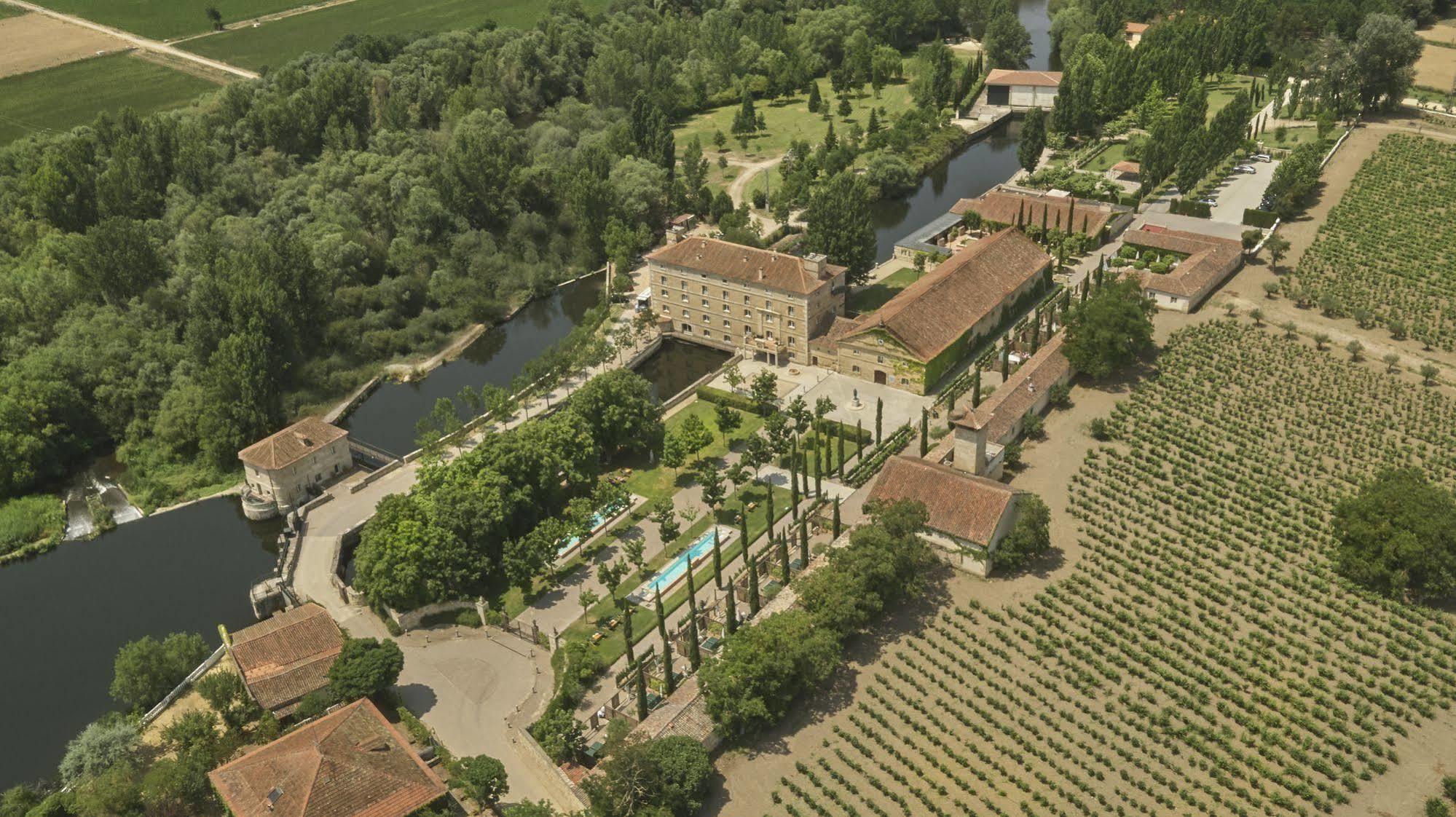 Hacienda Zorita Wine Hotel & Spa Valverdón Extérieur photo An aerial view of the village of Saint-Martin-de-Champs