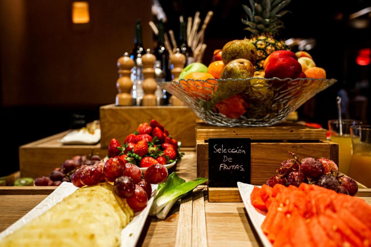 Hacienda Zorita Wine Hotel & Spa Valverdón Extérieur photo Fruit selection at a buffet