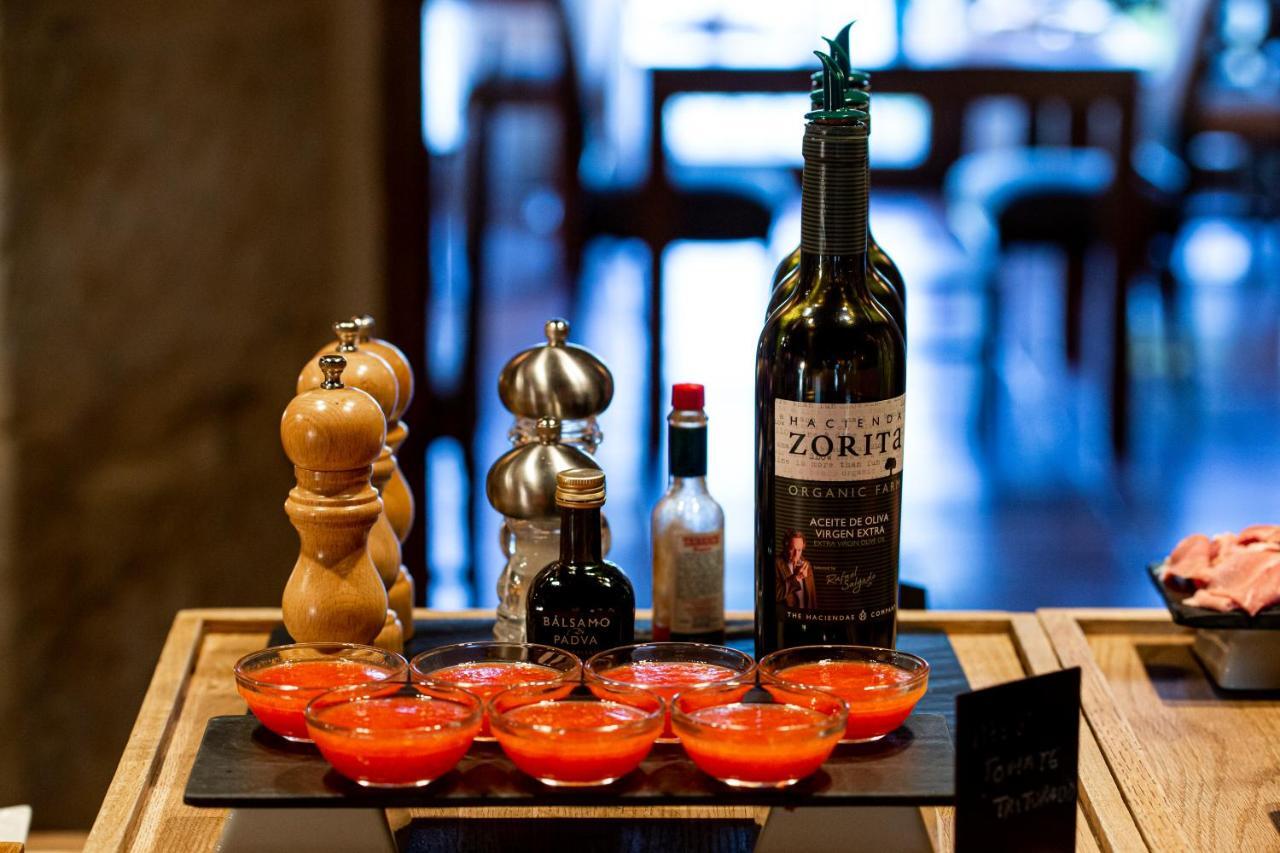 Hacienda Zorita Wine Hotel & Spa Valverdón Extérieur photo A bottle of ZORIT